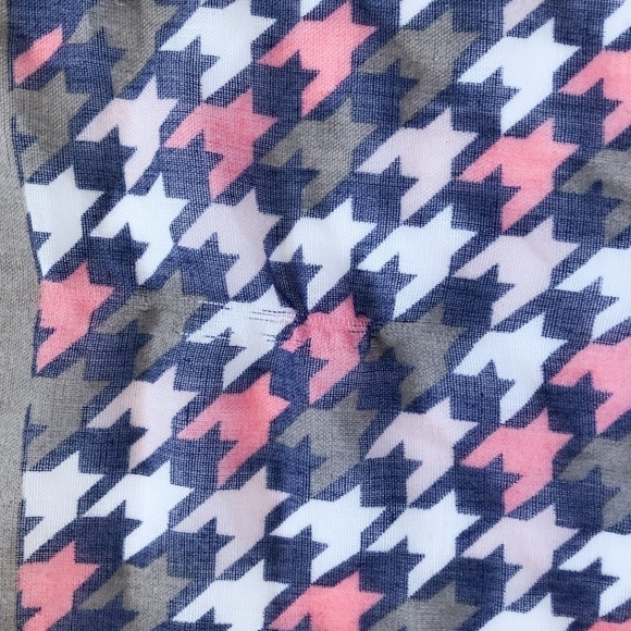 Multi-pattern scarf in grey, pink, blue and maroon. - Picture 4 of 10